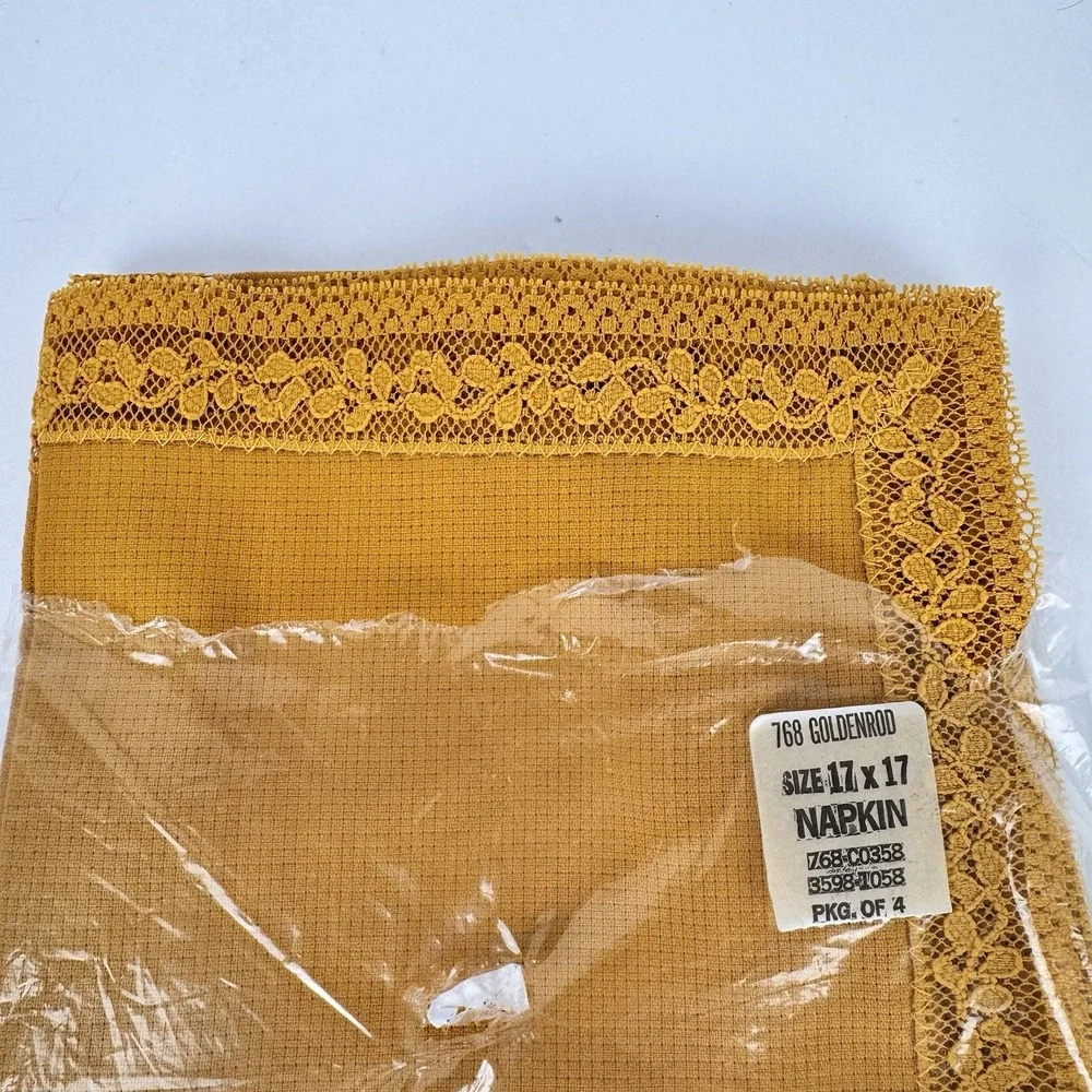 VTG 70s Cloth Dinner‎ Napkins (4) Goldenrod Yellow Lace Trim MCM NOS JcPenny - Picture 5 of 5